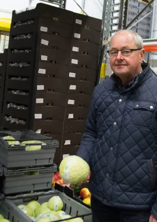 Tore Aronsson vid besöket i Hebes lager